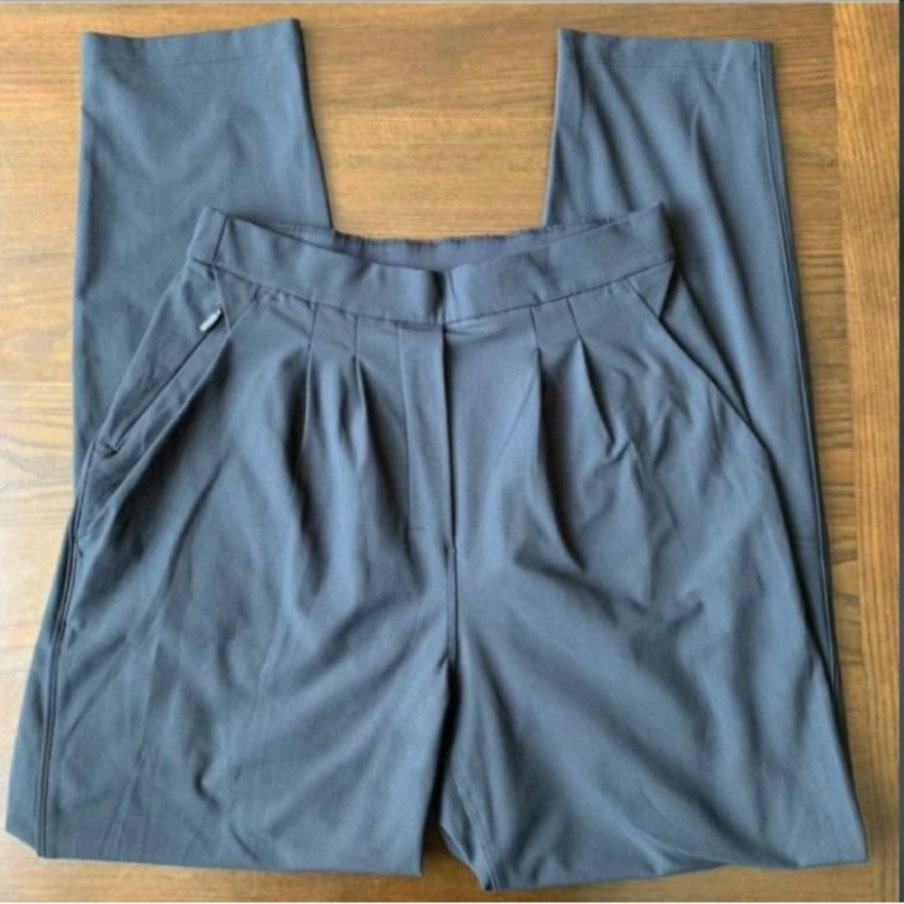 Lululemon essential trouser